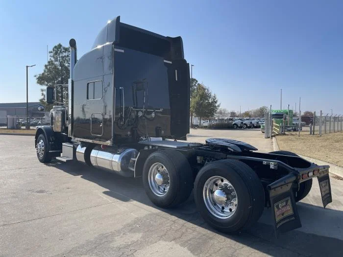 2022 Peterbilt 389 - image 11
