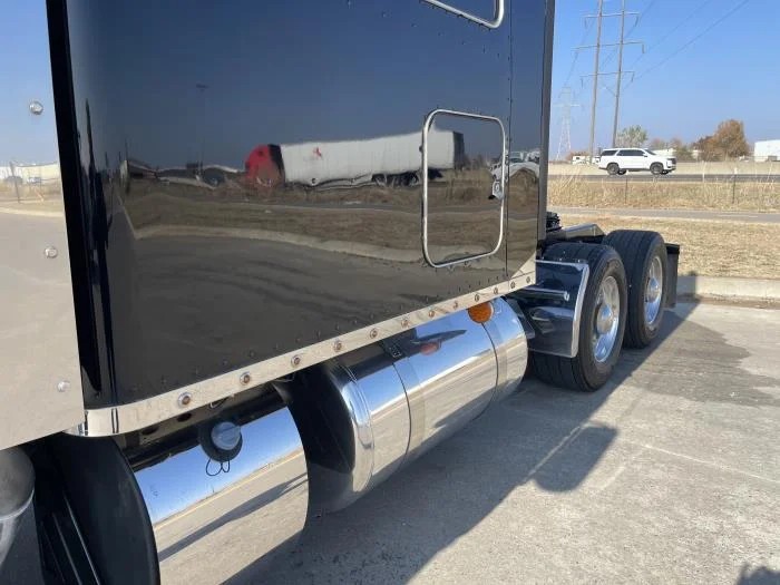 2022 Peterbilt 389 - image 16