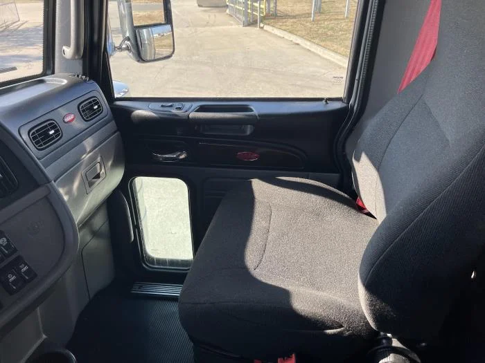 2022 Peterbilt 389 - image 19