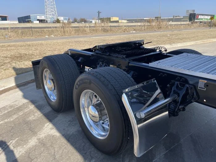 2022 Peterbilt 389 - image 7