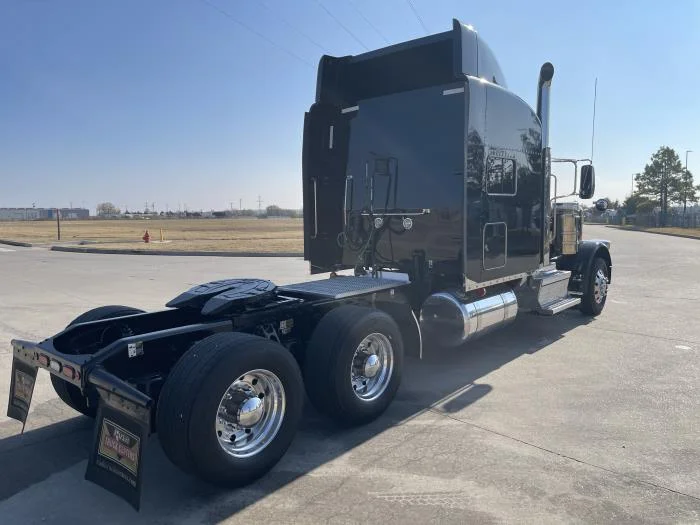 2022 Peterbilt 389 - image 9