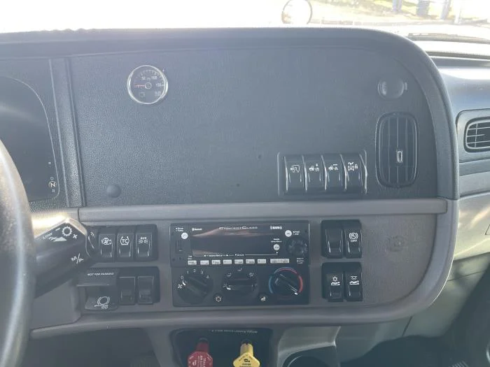 2022 Peterbilt 389 - image 20