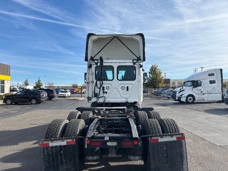 2021 Freightliner Cascadia in Oklahoma City, OK — photo 6