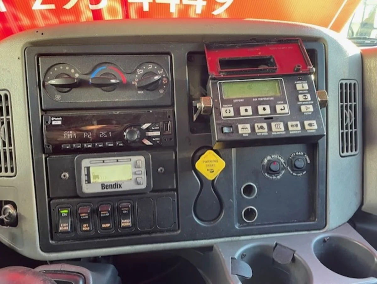 2019 International 4300 - image 13