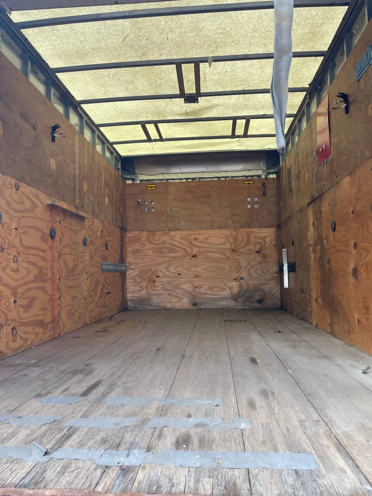 2015 Isuzu NQR - image 8