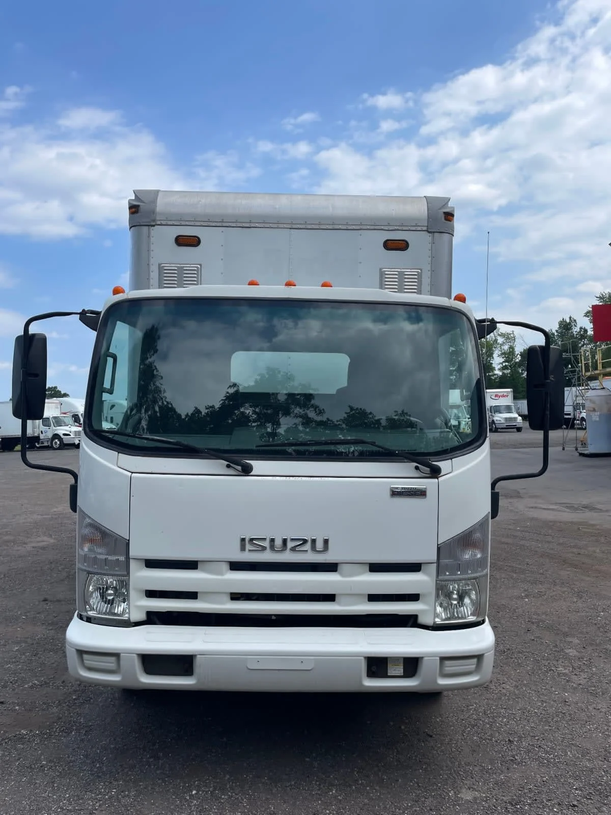 2015 Isuzu NQR - image 2