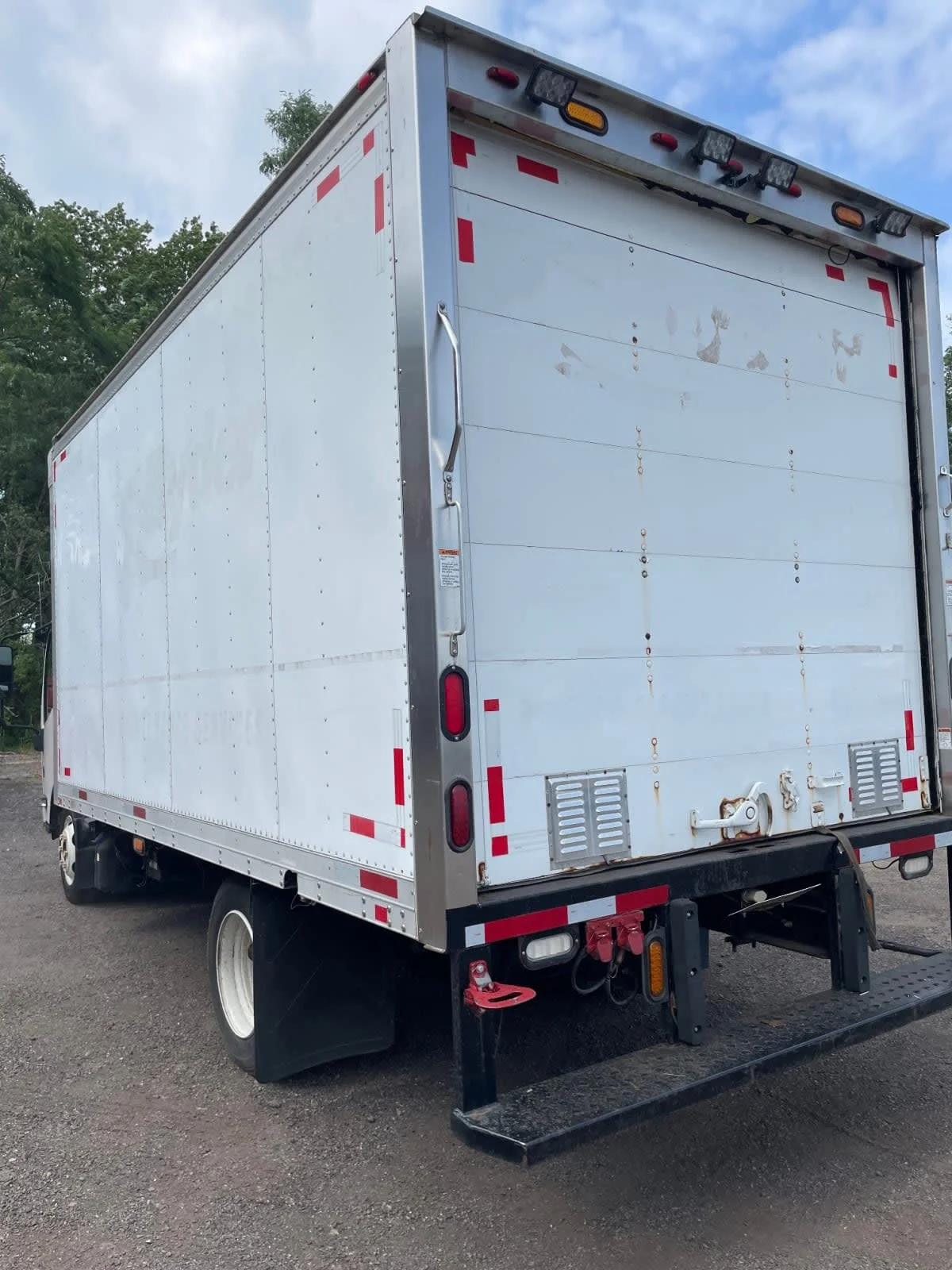 2015 Isuzu NQR - image 6