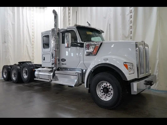 2027 Kenworth W990