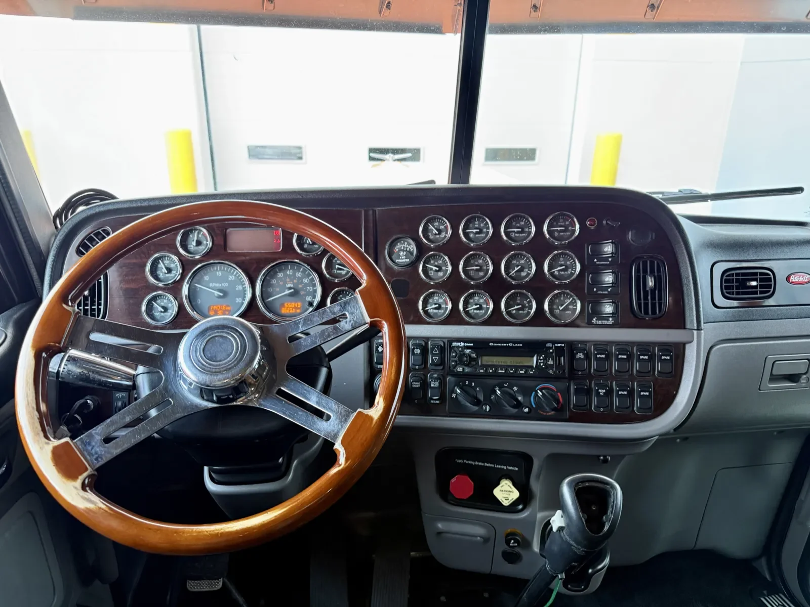 2014 Peterbilt 389 - image 16
