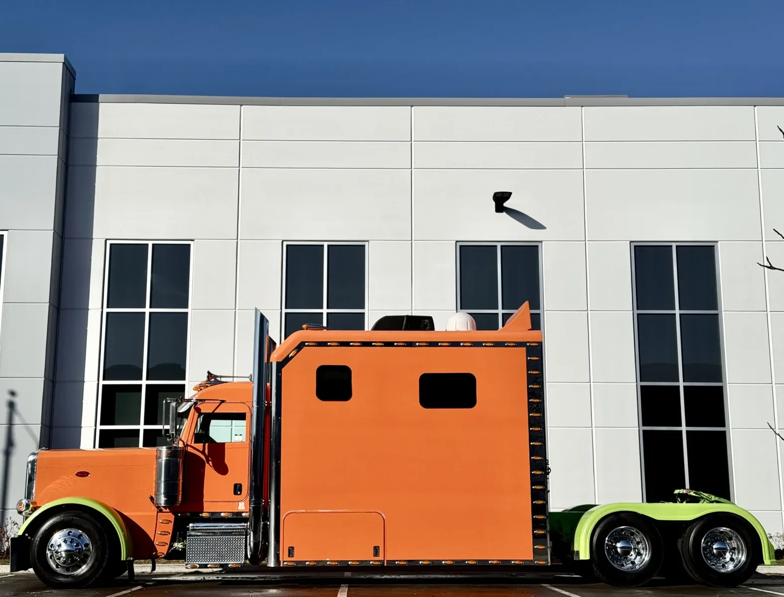 2014 Peterbilt 389 - image 4