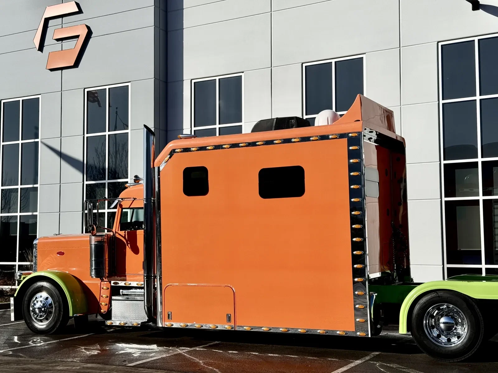 2014 Peterbilt 389 in New Lenox, IL — photo 8