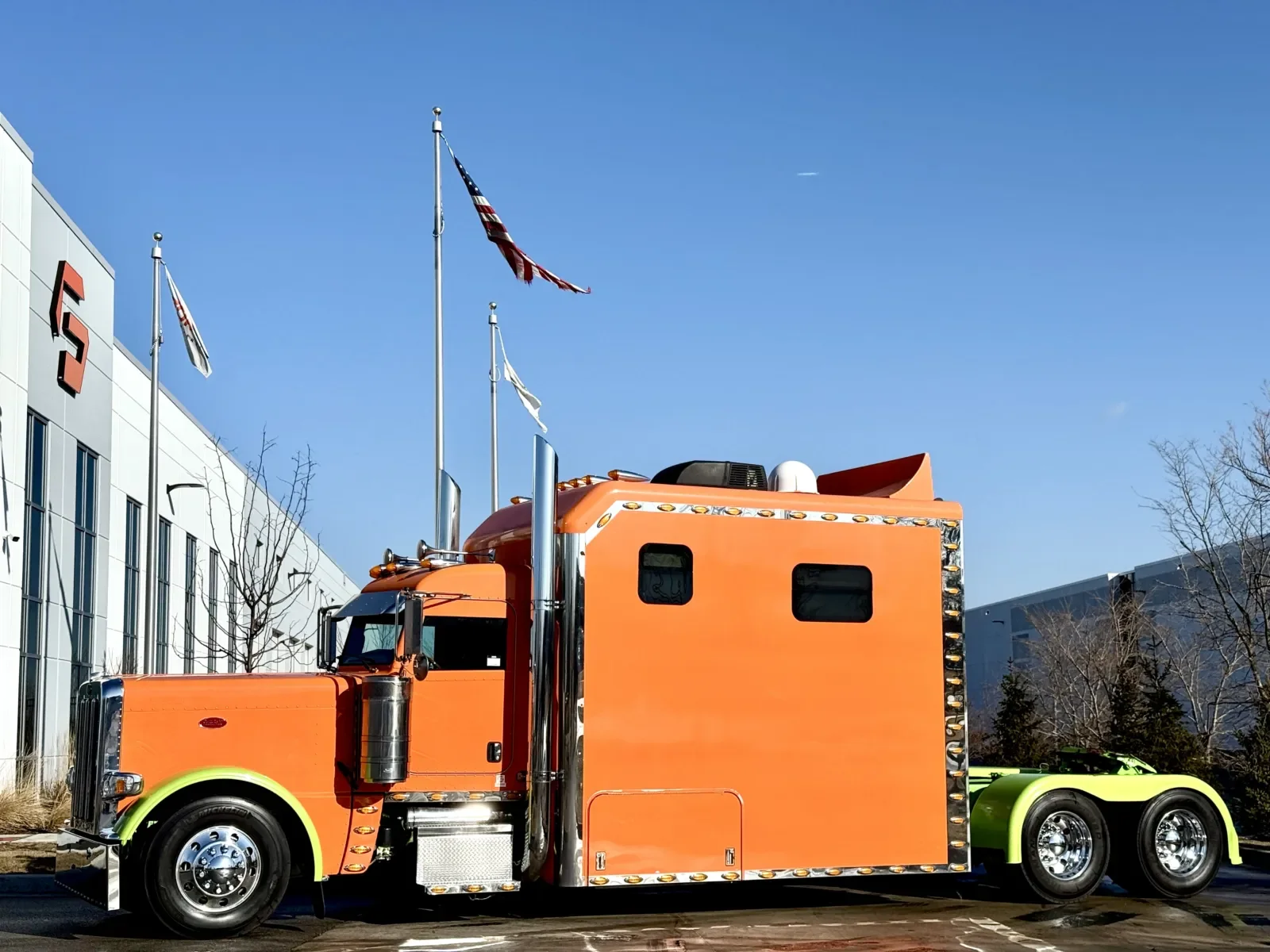 2014 Peterbilt 389 in New Lenox, IL
