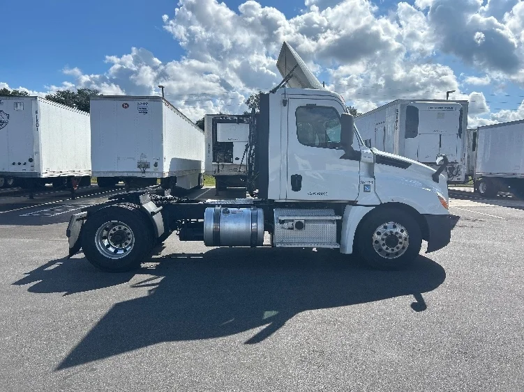 2020 Freightliner Cascadia in Ocala, FL — photo 8