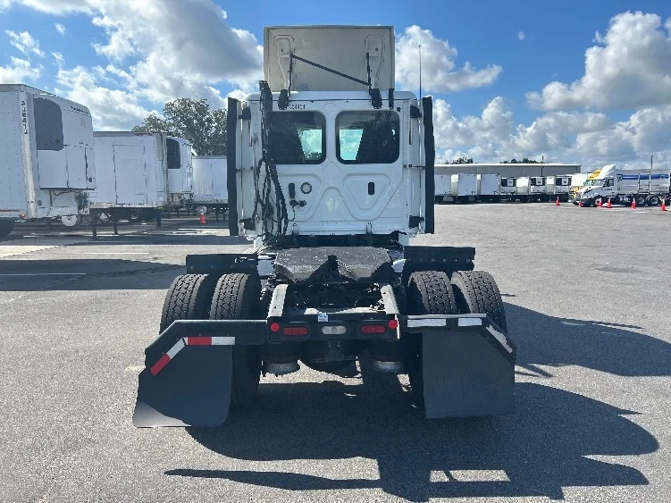 2020 Freightliner Cascadia in Ocala, FL — photo 6