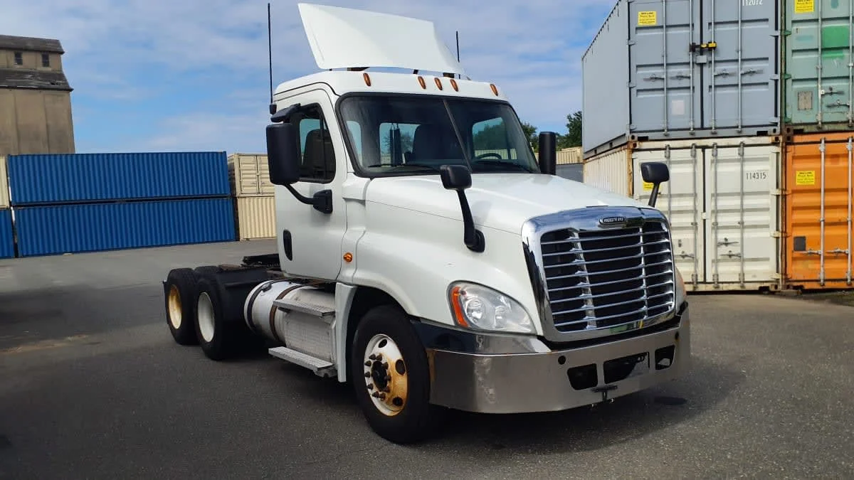 2020 Freightliner Cascadia in Springfield, MA — photo 3