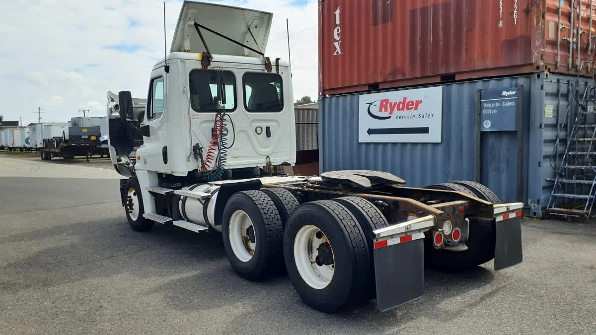 2020 Freightliner Cascadia in Springfield, MA — photo 6