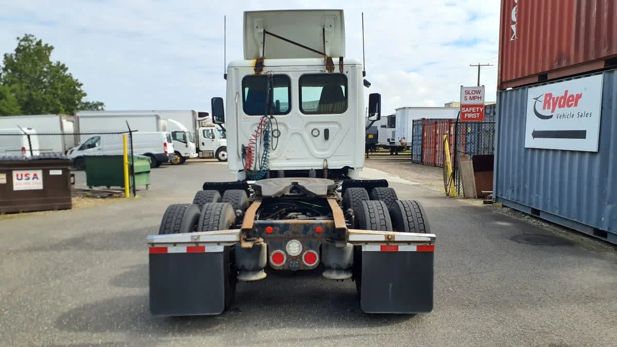 2020 Freightliner Cascadia in Springfield, MA — photo 5