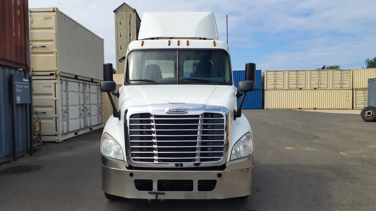 2020 Freightliner Cascadia in Springfield, MA — photo 2