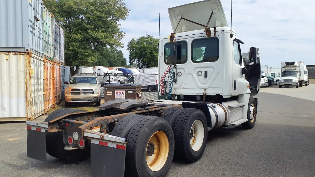 2020 Freightliner Cascadia in Springfield, MA — photo 4