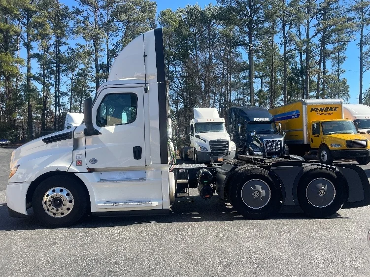 2019 Freightliner Cascadia in Spartanburg, SC — photo 4