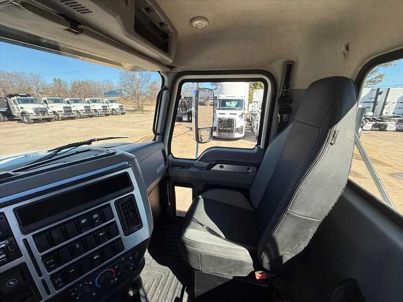 2021 Mack Pinnacle - image 14