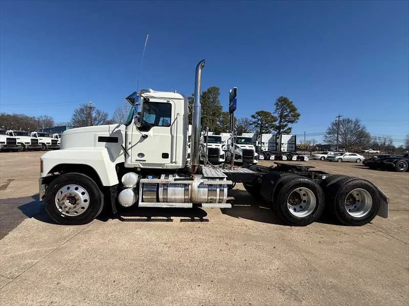 2021 Mack Pinnacle - image 2