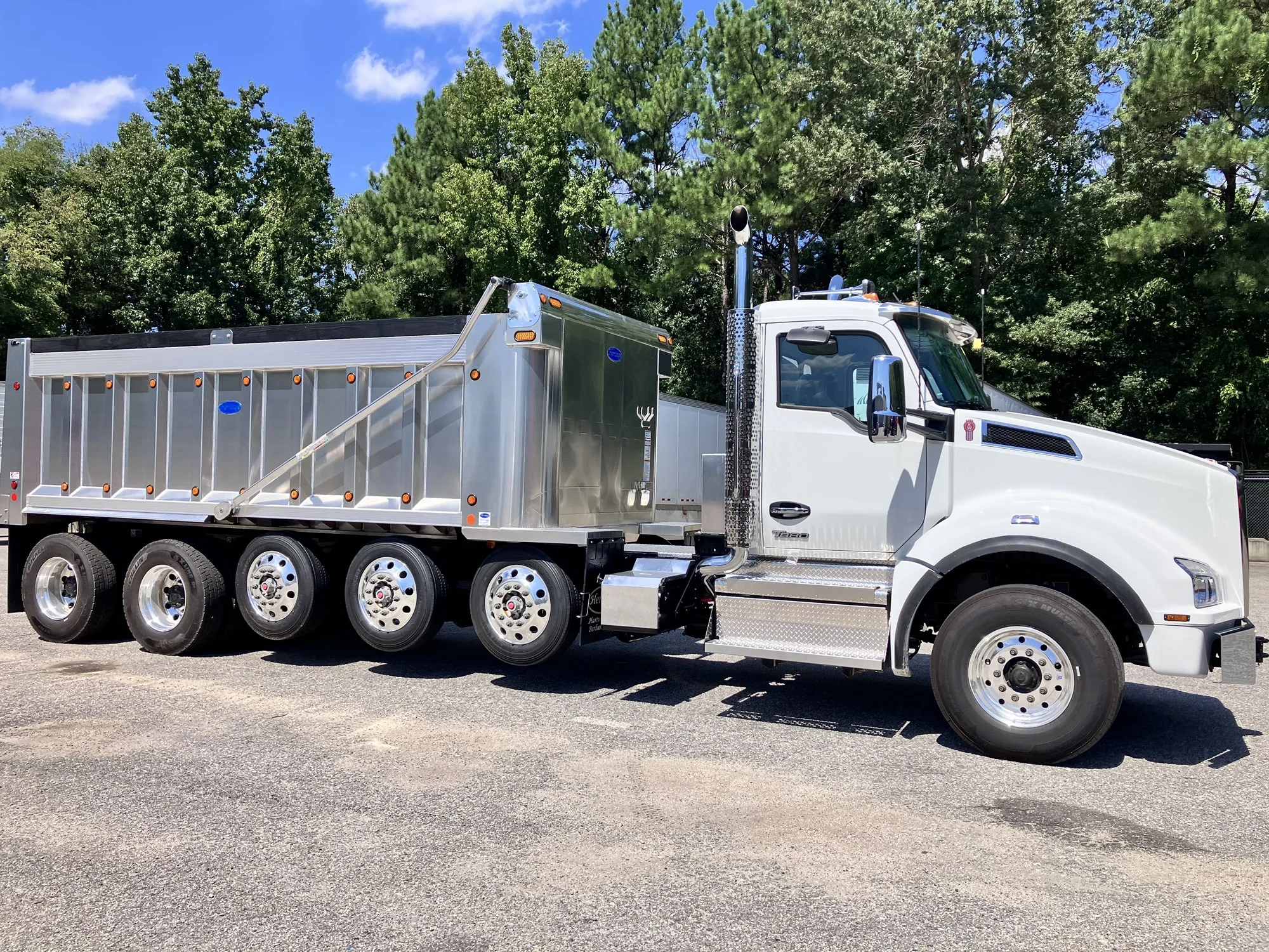 2026 Kenworth T880 - image 4