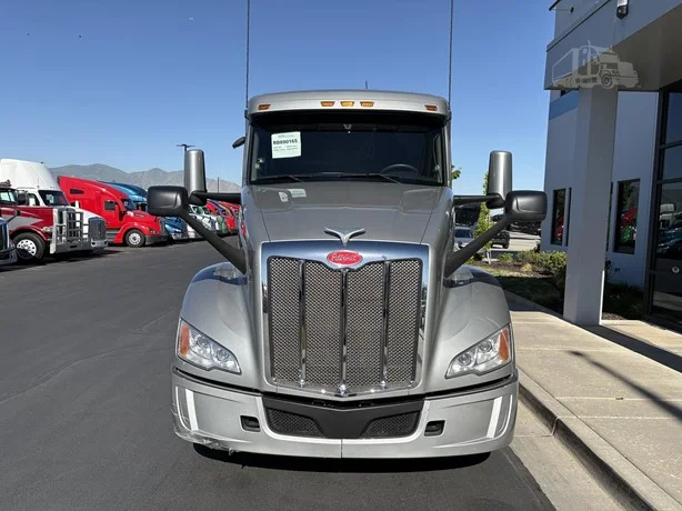 2024 Peterbilt 579 in Salt Lake City, UT — photo 9