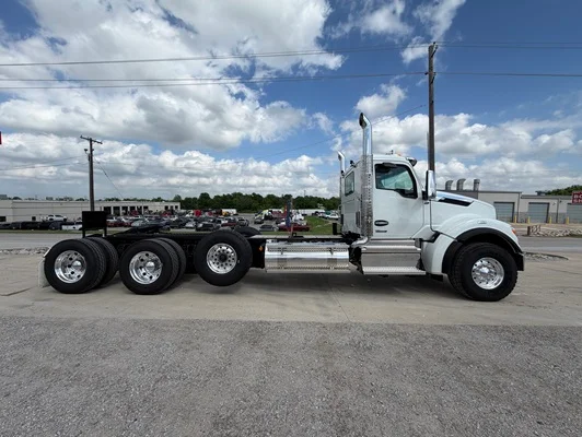 2026 Kenworth T880 in Tulsa, OK — photo 10