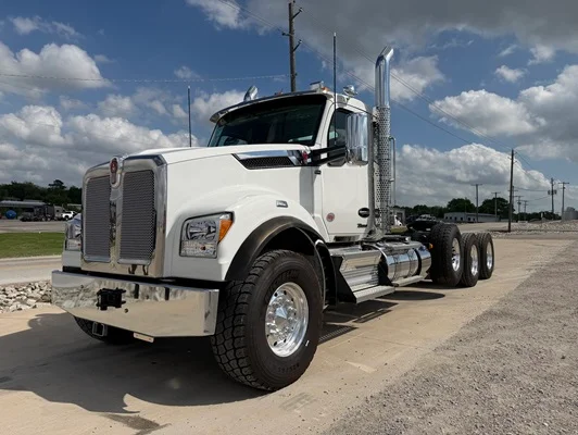 2026 Kenworth T880 in Tulsa, OK — photo 2