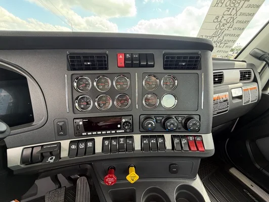 2026 Kenworth T880 in Tulsa, OK — photo 13