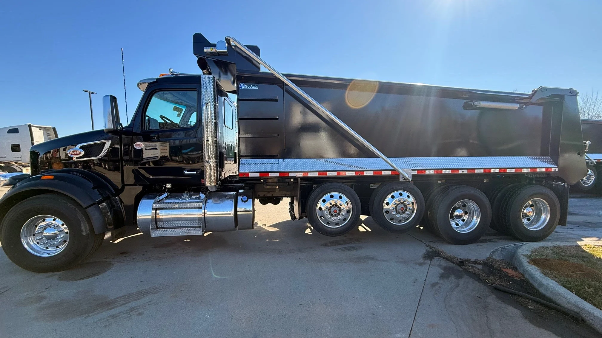 2026 Peterbilt 567 in Charlotte, NC — photo 2