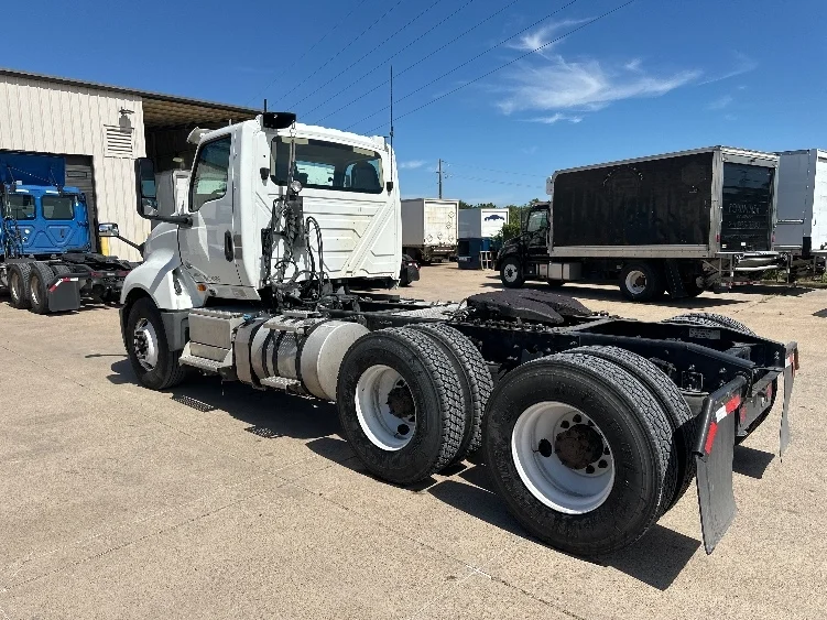 2019 International LT in Waxahachie, TX — photo 5