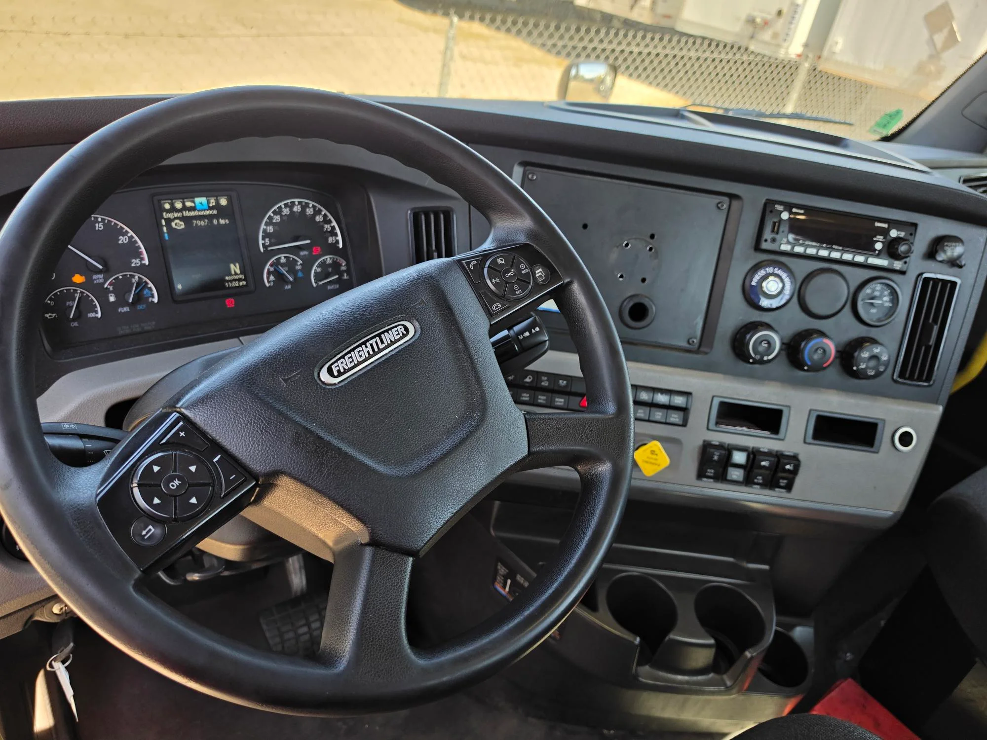 2022 Freightliner Cascadia in Fresno, CA — photo 5
