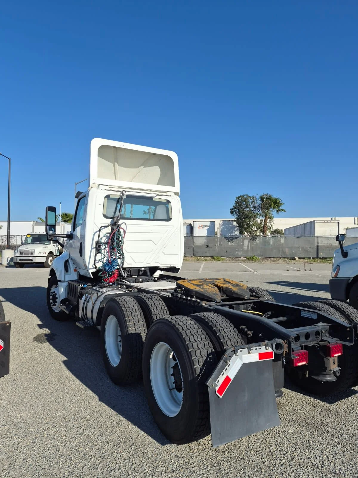 2019 International LT - image 6