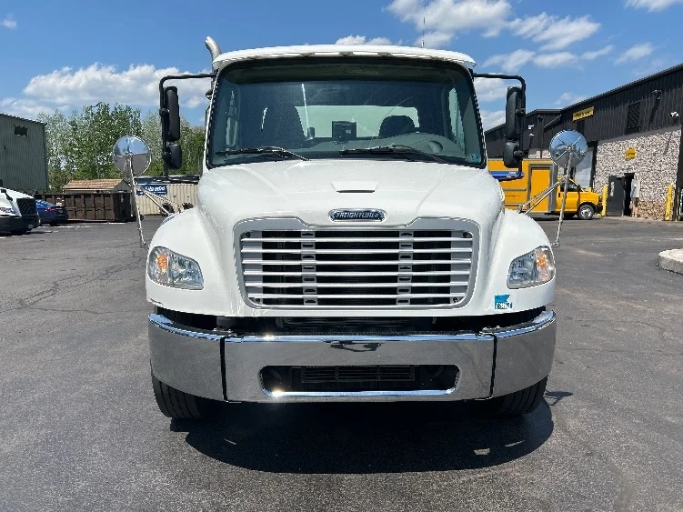2019 Freightliner eM2 in Jessup, PA — photo 2