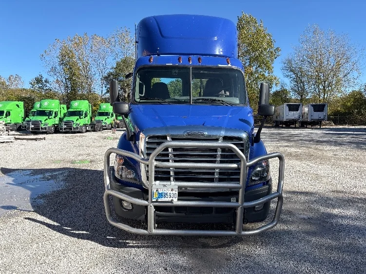 2020 Freightliner Cascadia in South Bend, IN — photo 2