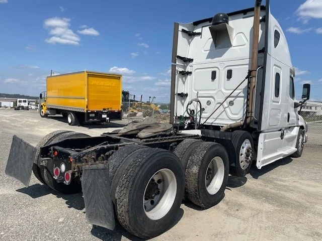 2017 Freightliner Cascadia - image 6