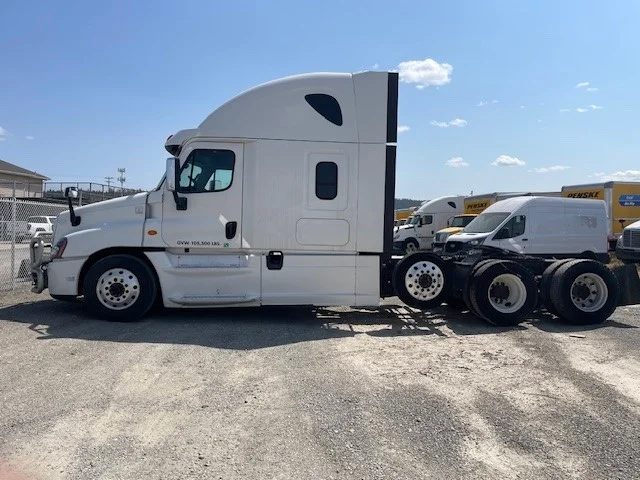 2017 Freightliner Cascadia in Spokane Valley, WA — photo 3