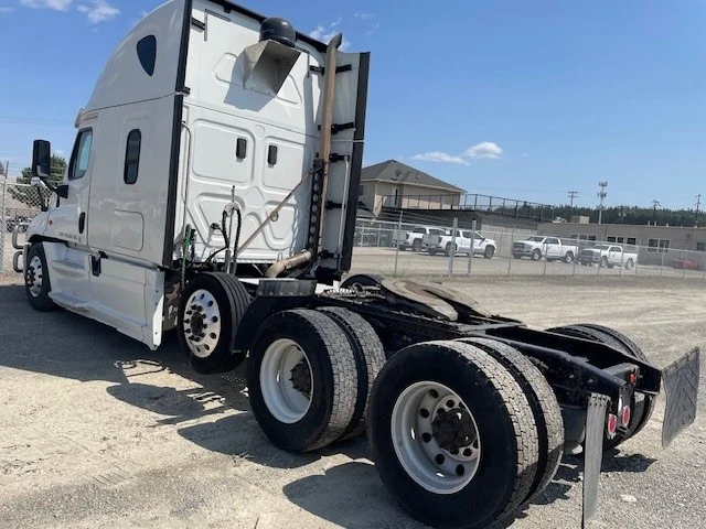 2017 Freightliner Cascadia in Spokane Valley, WA — photo 4