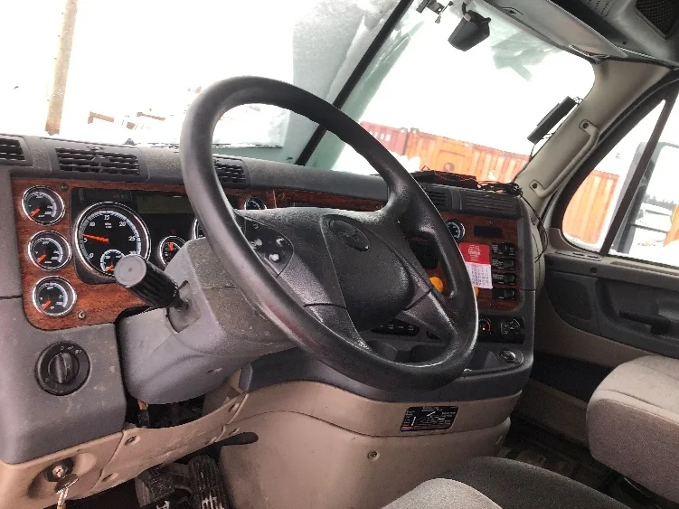 2017 Freightliner Cascadia - image 9