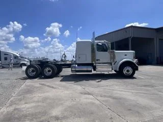 2027 Peterbilt 589 — photo 8