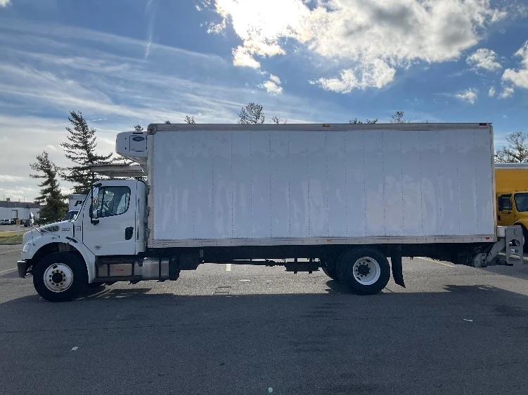 2019 Freightliner M2 106 - image 4