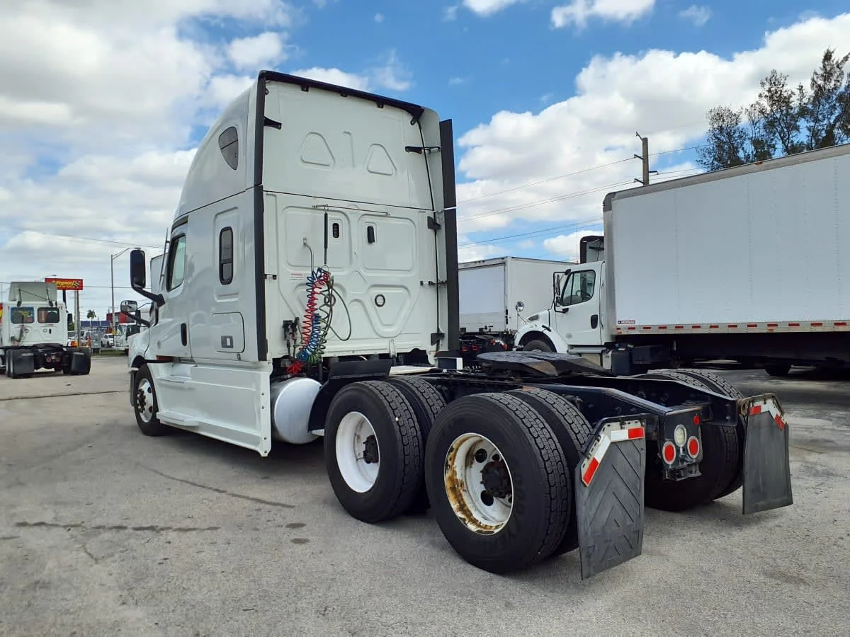2022 Freightliner Cascadia - image 6