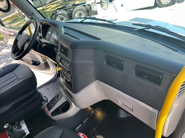 2027 Peterbilt 567 - image 18
