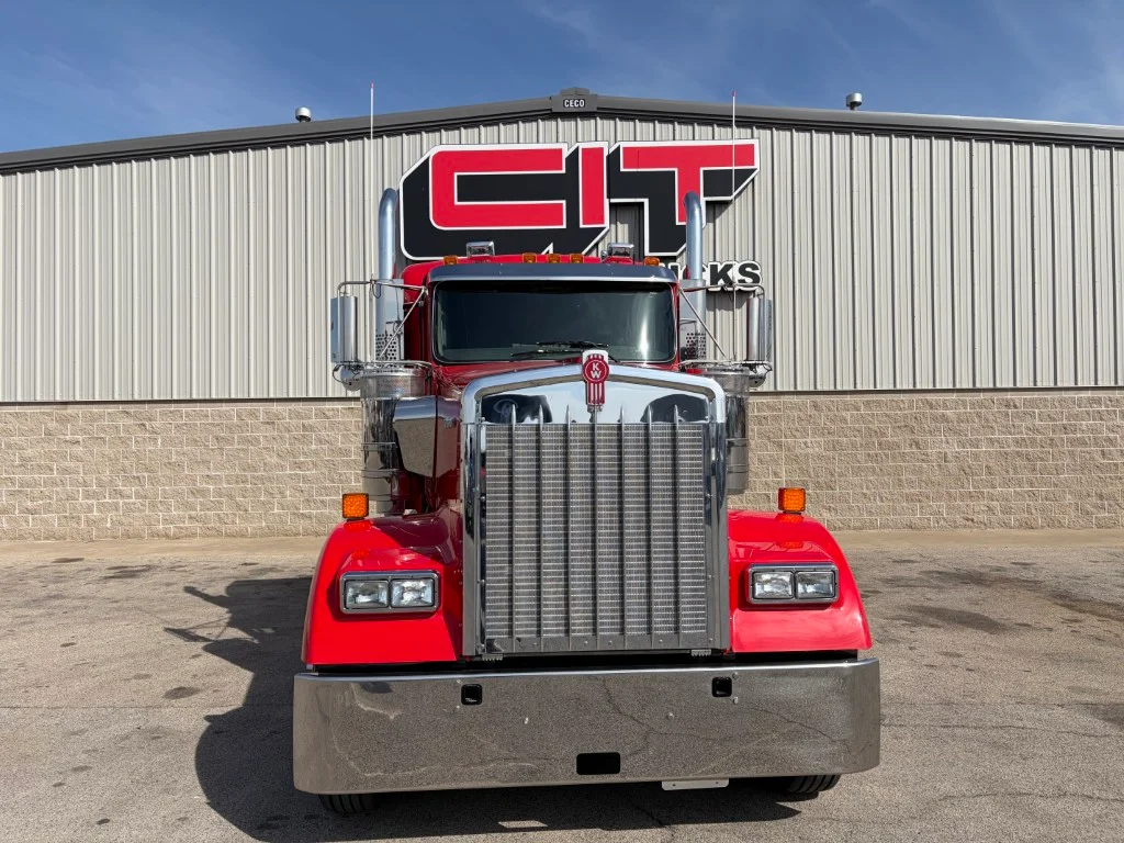 2027 Kenworth W900 - image 2
