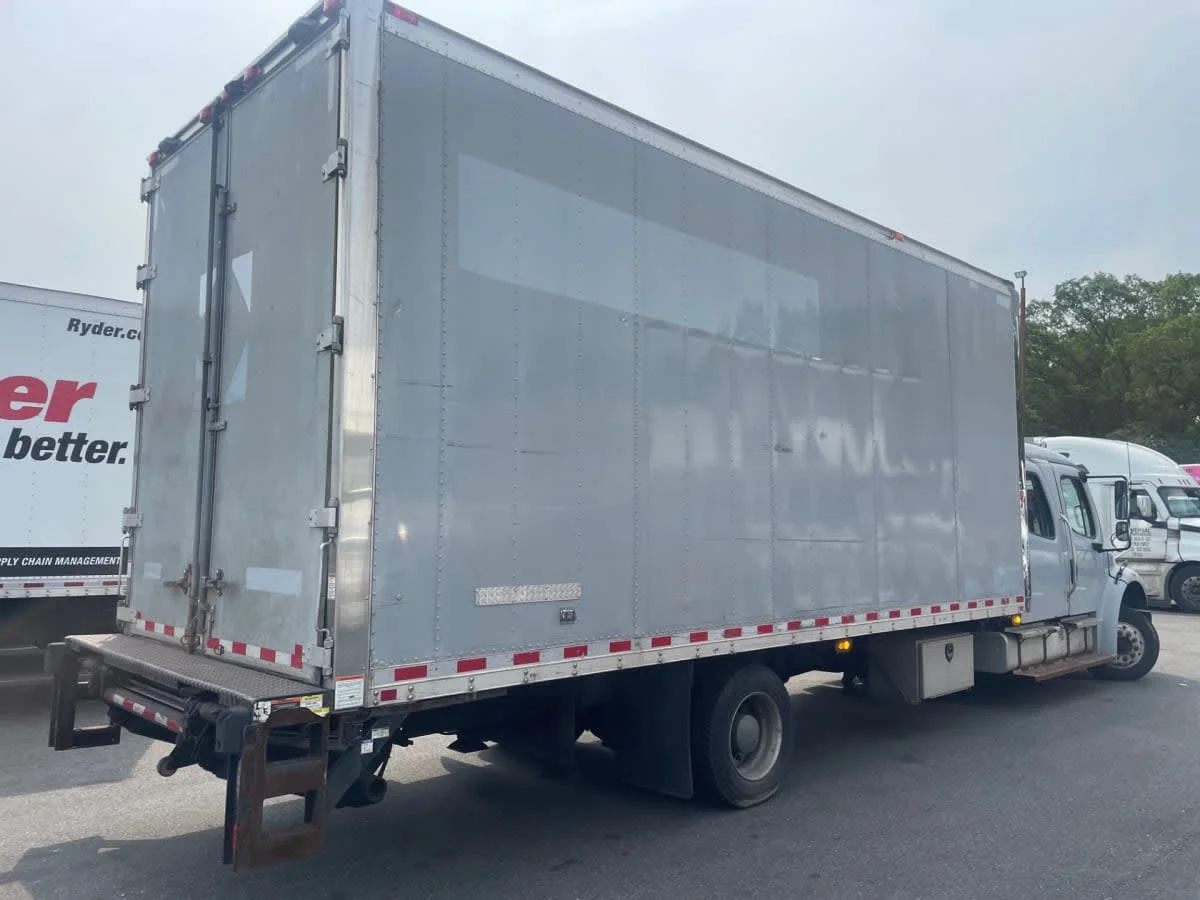 2015 Freightliner M2 106 - image 4