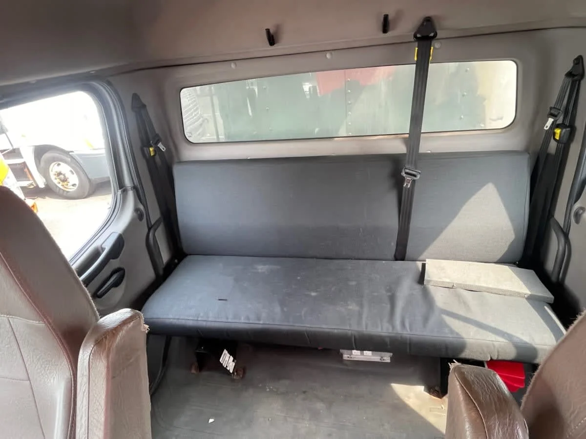 2015 Freightliner M2 106 - image 12