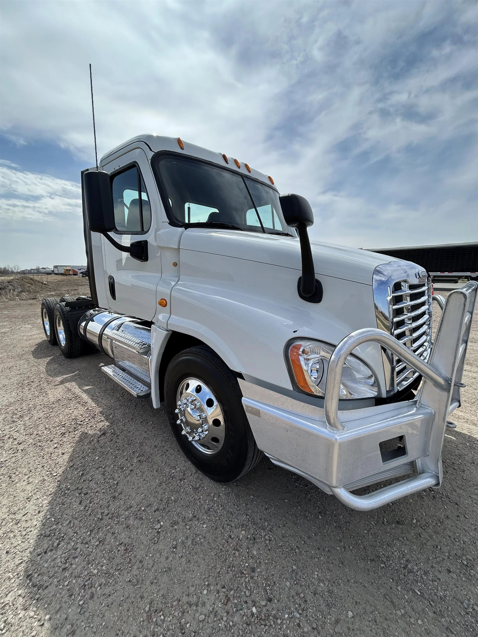 2015 Freightliner Cascadia in Sioux Falls, SD — photo 2