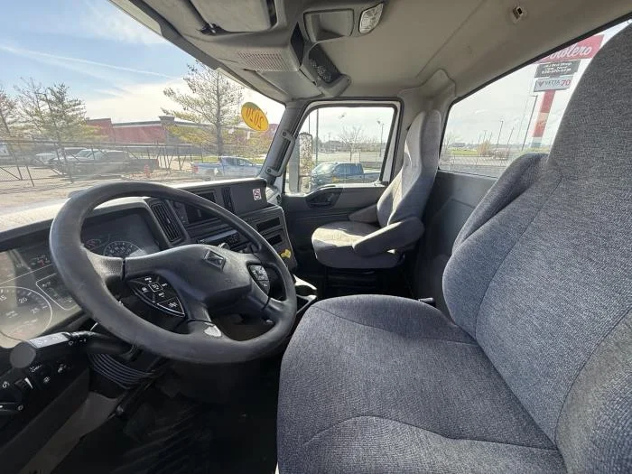 2020 International LT - image 13